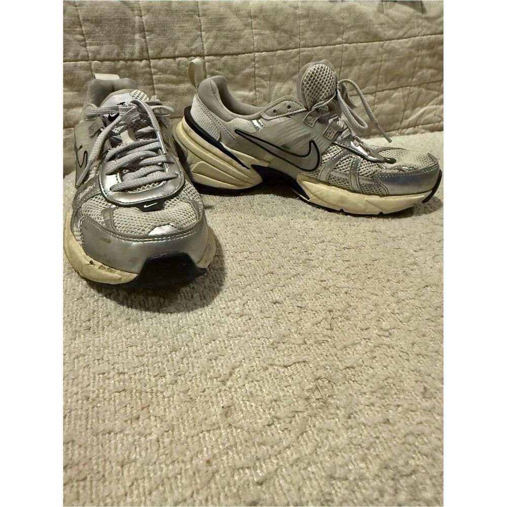 NIKE - V2K Run - Women’s Shoes - W 8 / M 6.5 - Picture 2 of 6